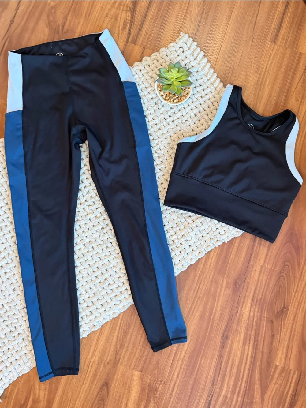 Move Theology | Women’s Colorblock Matching Legging and Bra Set | Small